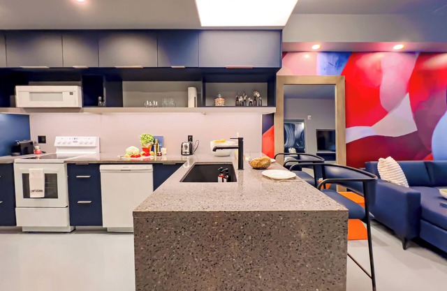 Colorful Loft with All Amenities
