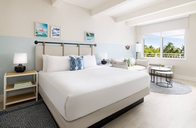 Colorful Stay at Blue Flamingo | Poolside Bar, Lawn Games, Music & Fire Pits