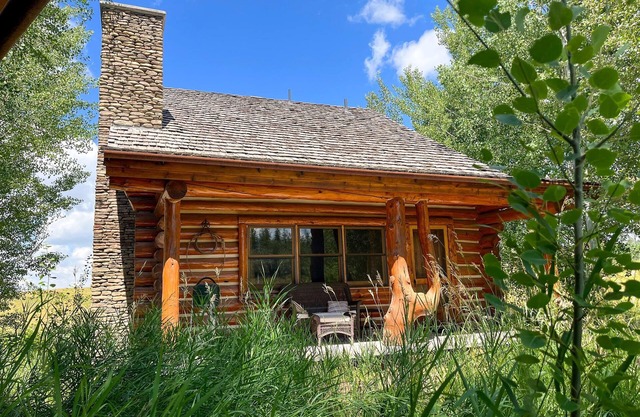 Colter Cabin - Klassisches Blockhaus mit Blick auf die große Ranch