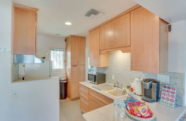 Colton Studio w/Fire Pit, 4 Mi to San Bernardino!