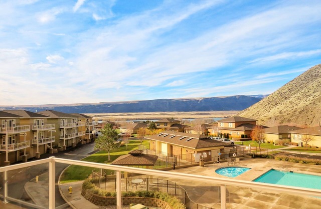 !!Columbia Canyon Poolside Paradise!! Book now for summer! UNLIMITED FREE GOLF!