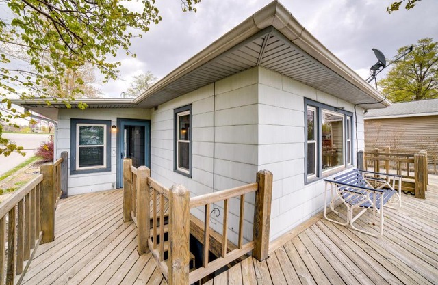 Columbia City Vacation Rental with Lake Access