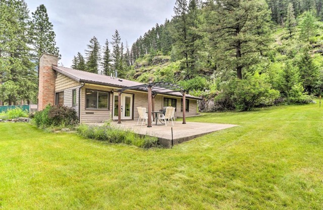 Columbia Falls Home 14 Mi to Glacier Natl Park!