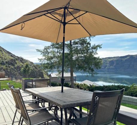 Columbia River Gorge Cabin with Gorgeous View!