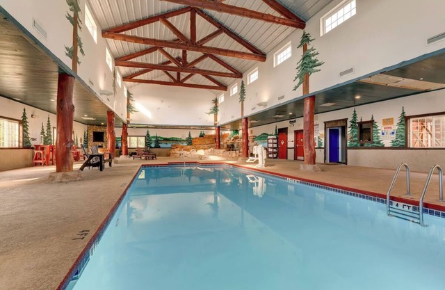 Columbia's Charming Getaway: Rustic Suites with Heated Pools | 2 Units
