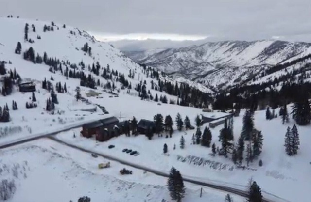 Ski-in Ski-out hotel room Powder Mountain sleeps up to four- Columbine Inn 104