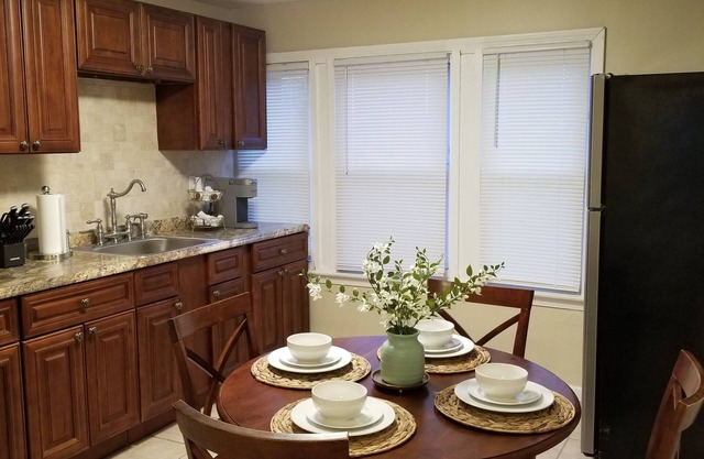COLUMBUS AVE APARTMENT- 5 MIN WALK TO YALE NEW HAVEN HOSPITAL