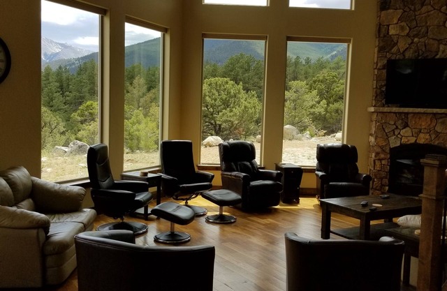 2018 Neuzugang Colyer Kickin 'Back Cabin in der privaten Bergentwicklung.