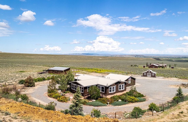 Comanche Guest Ranch- surrounded by mountains