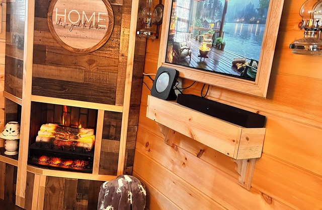 Come and enjoy cabin in wodzzz with hot tub year round.