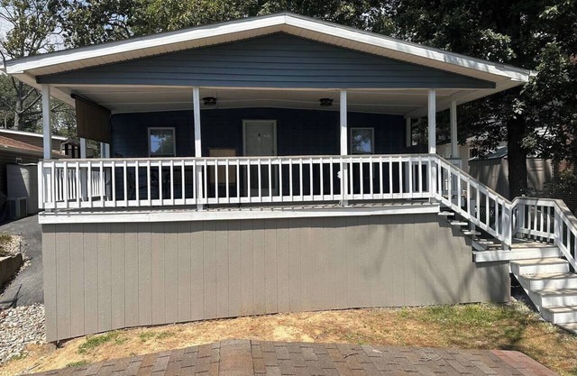 Come and enjoy our beautiful lake house that’s perfect for making memories