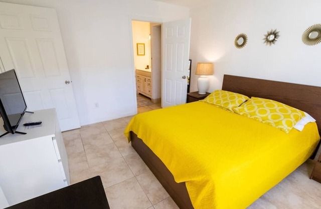 Come cozy up in this West Boca Raton apartment
