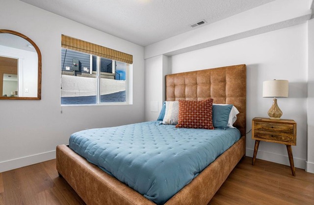 Come enjoy a centrally located escape at Bear Lake. Hot Tub and Game Room!