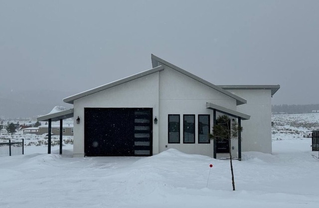 Come enjoy our"beautiful new modern guest house" with a view to the ski mountain
