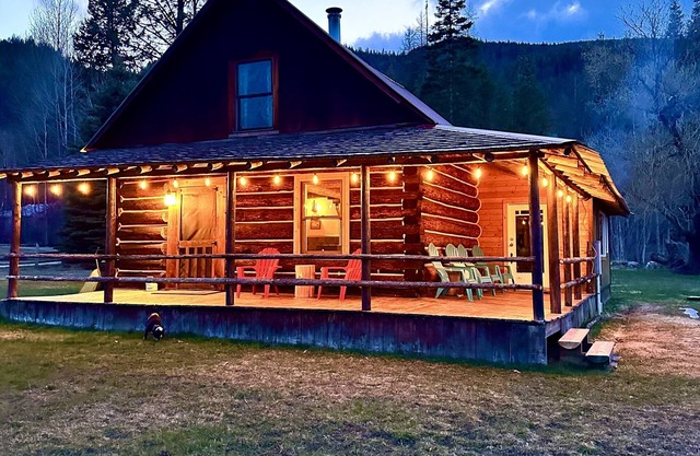 Come escape to our historic log cabin alongside a beautiful creek in North Idaho