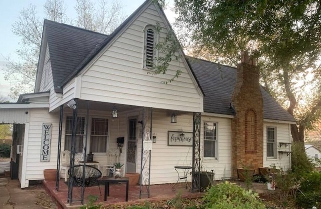 Come stay at Glamma’s House! Pets ok, wifi, w/d!