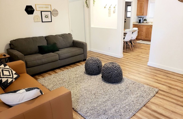 Kommen Sie in unser gemütliches, NEU RENOVIERTES Zuhause in Ivins, UT!
