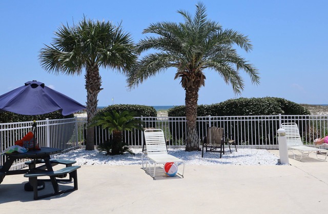 Come stay in this 2 bedroom at Gulf Shores Plantation! Relaxation awaits you!