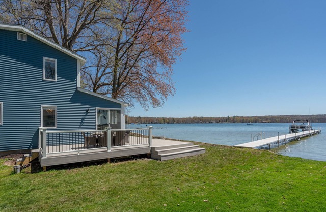 Ruhiges 3 Schlafzimmer, 2 Bad Cottage direkt am Gun Lake für 8-10 Personen