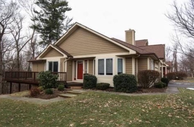 Come to Webster, NY for the ECLIPSE! Cozy 2-bedroom condo in welcoming Webster