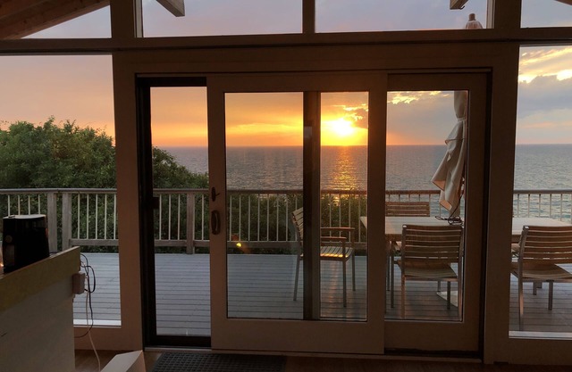 Come vacation at this beautiful five-star home, right on the beach!