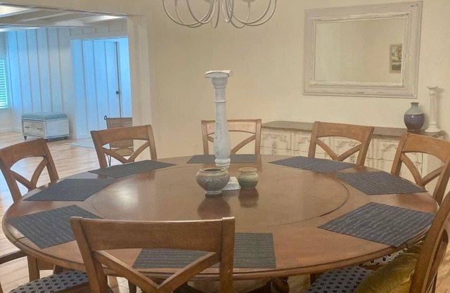 Come visit this Amazing Cottage on Beautiful Lake Reedy!