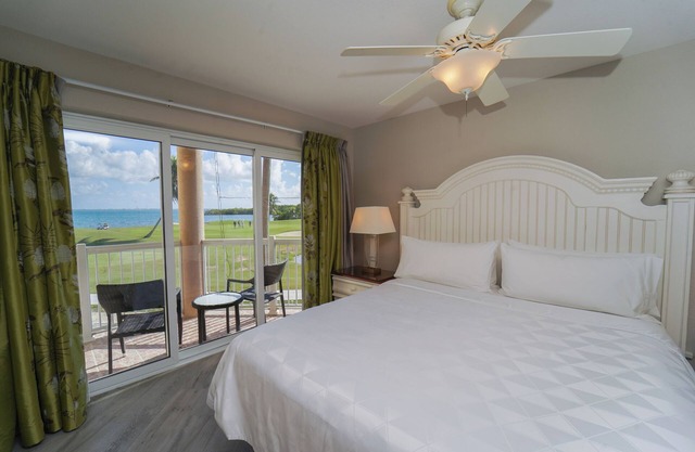 Comes with Free Breakfast! Pet-friendly Property, Outdoor Pool, Free Parking