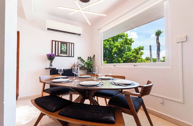 Comfort 4 min to Beach: Espresso, Grill, Terrace, Fiber Optic, Tesla Power