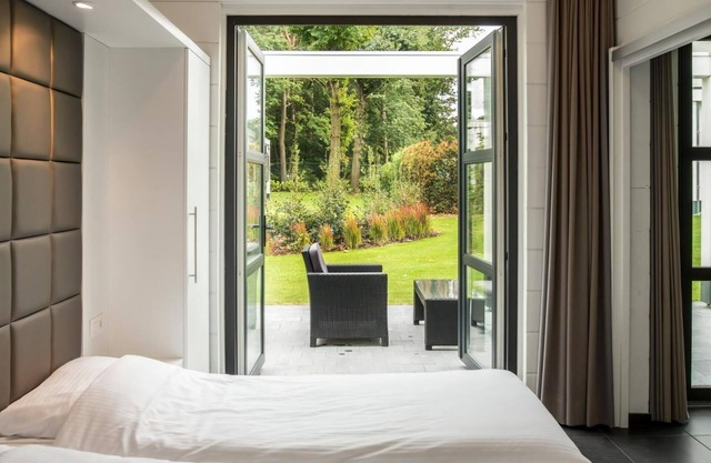Comfort 4-person villa in the holiday park Landal Mooi Zutendaal