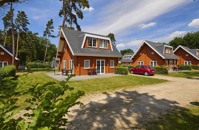 Comfort 6-person bungalow in the holiday park Landal Mooi Zutendaal