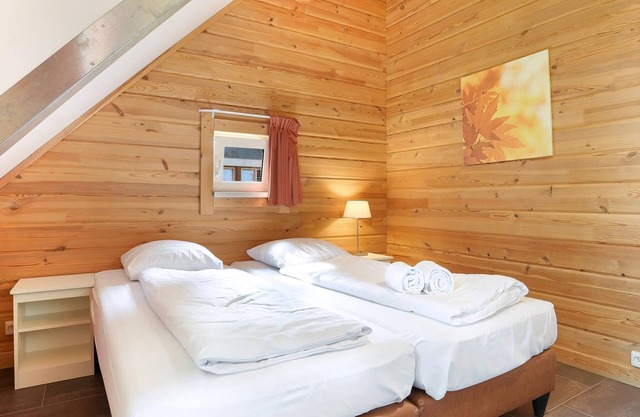 Comfort 6-person children's bungalow in the holiday park Landal Mooi Zutendaal
