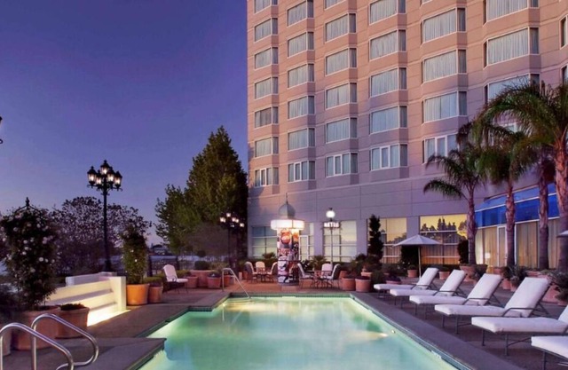 Comfort and Convenience! Pet-friendly, Outdoor Pool, Waterfront & Mountain View!