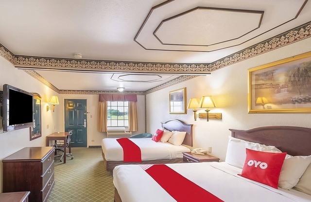 Comfort and Convenience! 2 Great Units, Free Parking, Pets Allowed!