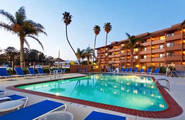 Comfort and Convenience! Amazing Unit. Close to Santa Maria Civic Theatre!