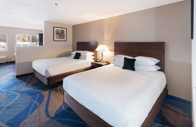 Comfort and Convenience! Enjoy Spacious unit. Close to Badger Mountain