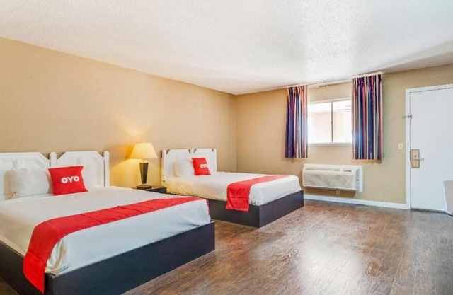 Comfort and Convenience! 2 Relaxing Units, Minutes to National Route 66 Museum