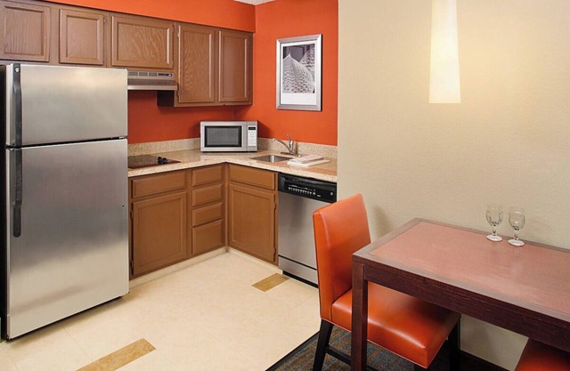 Comfort and Convenience: 2 Studio Queen Rooms w/Kitchen + Free Breakfast