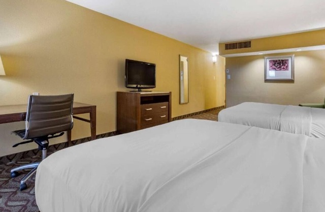 Comfort and Convenience! 2 Relaxing Units, Free Breakfast, Pet-friendly