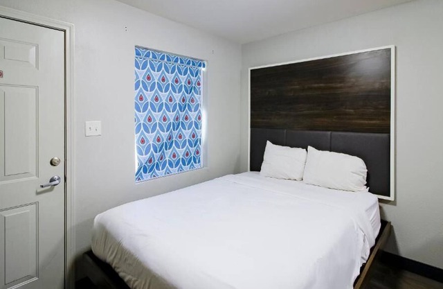 Comfort and Convenience! Free Parking, Near Louisiana's Culture