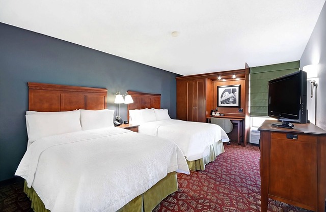 Comfort and Relaxation! Onsite Pool, Pets Allowed, Free Parking and Breakfast!