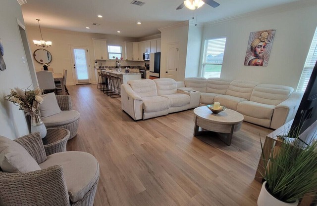 Sunset Hideaway 15 min from Downtown Lake Charles