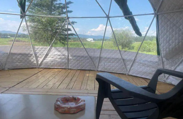 Tropical Geo Dome in beautiful Boundary RV Park