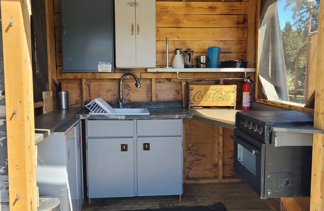 Waskasoo Cabin next to Tay River