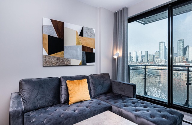 Comfort – City Views