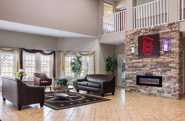 Comfort & Convenience! Pool, Pets Welcome, Close to Window on the Plains Museum!
