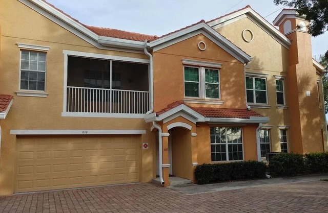 Comfort & Convenience 3bdr 2bath 2garage, WiFi, pool, fitness, sea salt jacuzzi