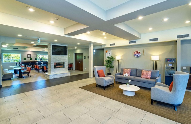 Comfort Inn & Suites