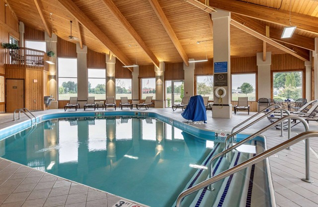 Comfort Inn & Suites Diamondale – Lansing