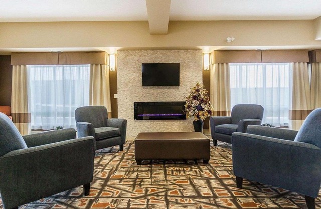 Comfort Inn & Suites Edmonton International Airport
