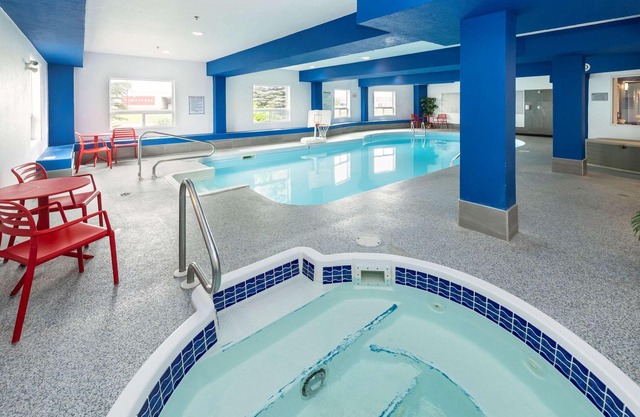 Comfort Inn & Suites Medicine Hat